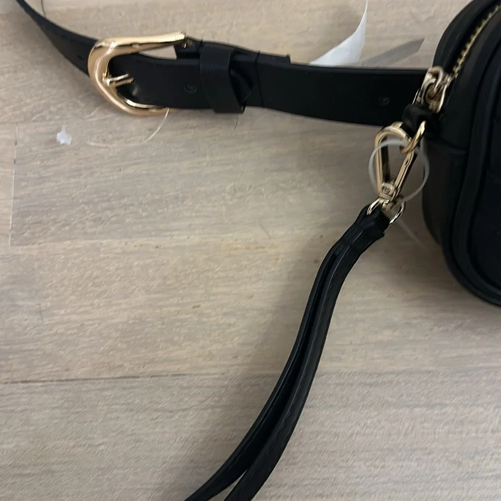 Steve Madden New with tag black belt bag or wristlet - Picture 2 of 6